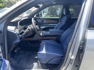 2026 Cadillac VISTIQ Premium Luxury