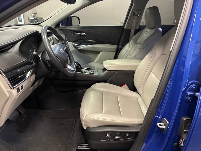 2023 Cadillac XT4 FWD Premium Luxury