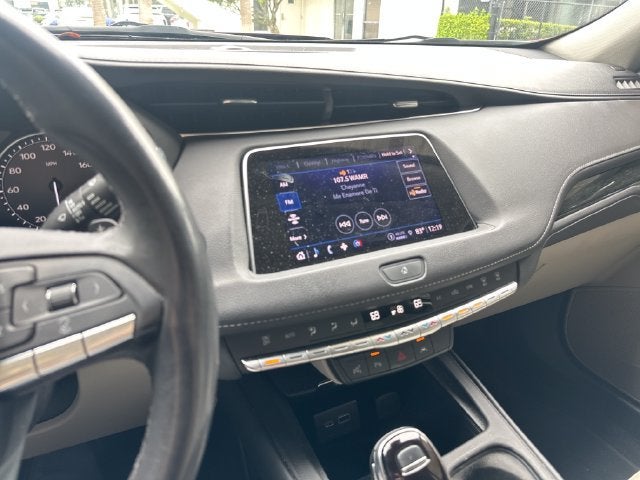 2022 Cadillac XT4 FWD Premium Luxury
