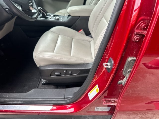 2022 Cadillac XT4 FWD Premium Luxury