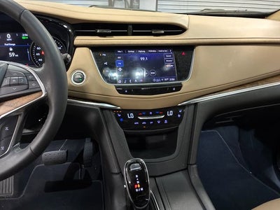 2022 Cadillac XT5 Premium Luxury