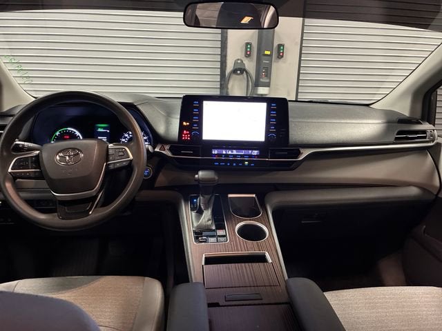 2021 Toyota Sienna LE