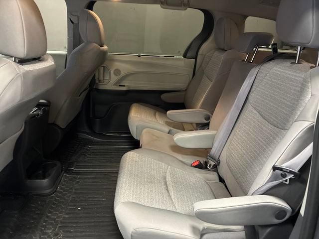 2021 Toyota Sienna LE