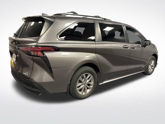 2021 Toyota Sienna LE