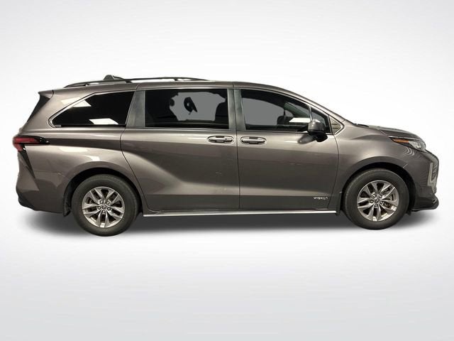 2021 Toyota Sienna LE