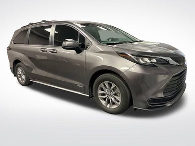 2021 Toyota Sienna LE