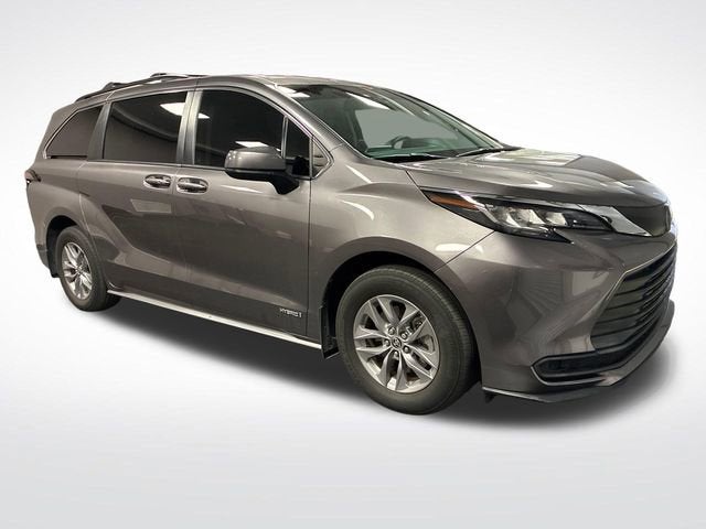 2021 Toyota Sienna LE