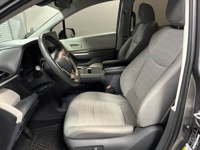 2021 Toyota Sienna LE