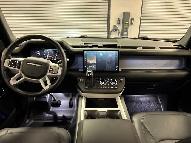 2025 Land Rover Defender X-Dynamic SE