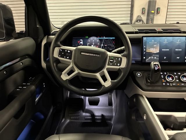 2025 Land Rover Defender X-Dynamic SE