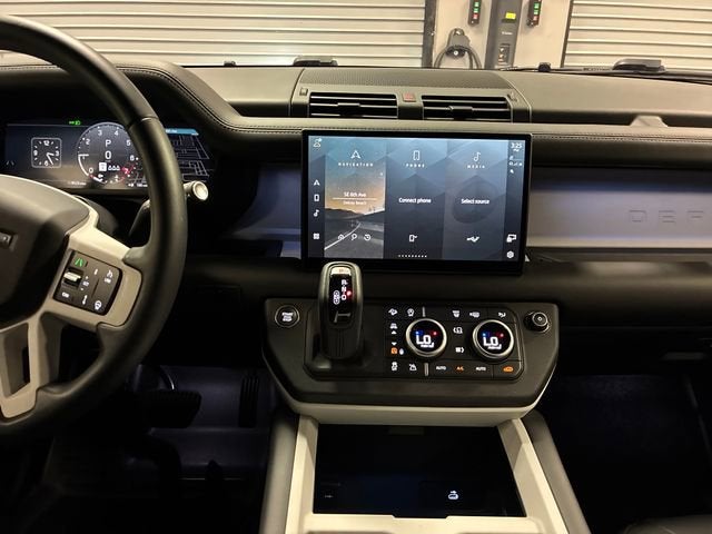 2025 Land Rover Defender X-Dynamic SE