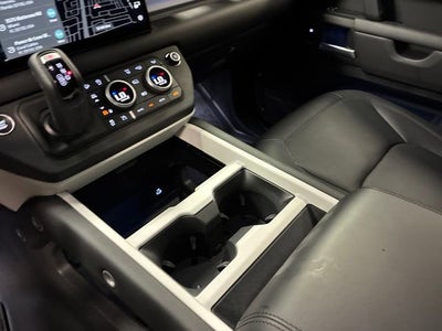 2025 Land Rover Defender X-Dynamic SE