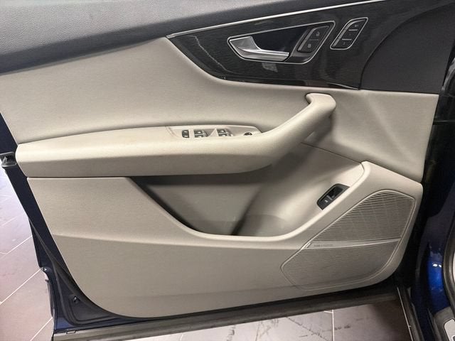 2022 Audi Q7 Premium Plus