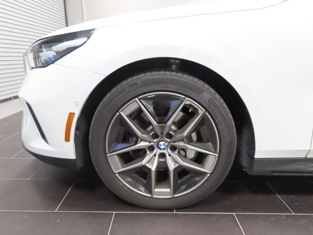 2026 BMW 5 Series 530i