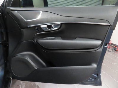 2020 Volvo XC90 Momentum