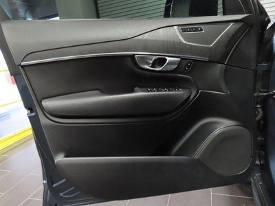 2020 Volvo XC90 Momentum