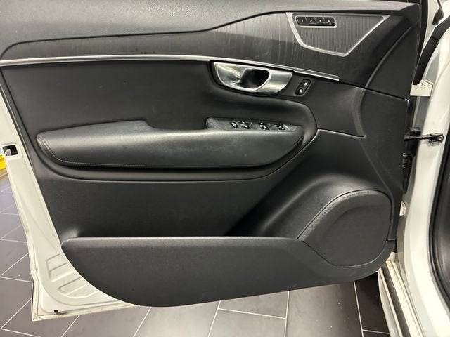 2020 Volvo XC90 Momentum