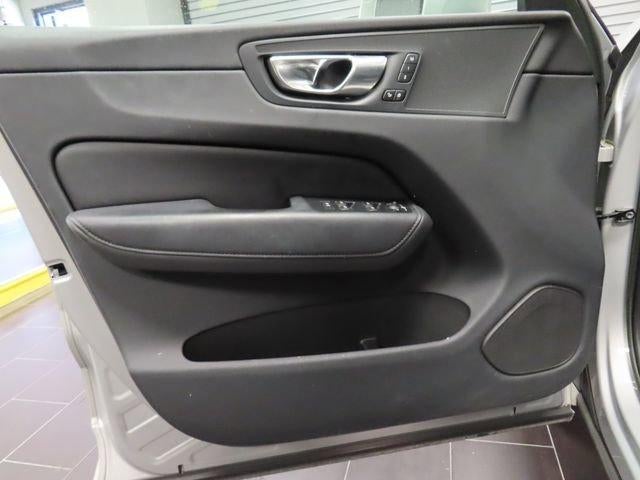 2023 Volvo XC60 Plus Bright Theme