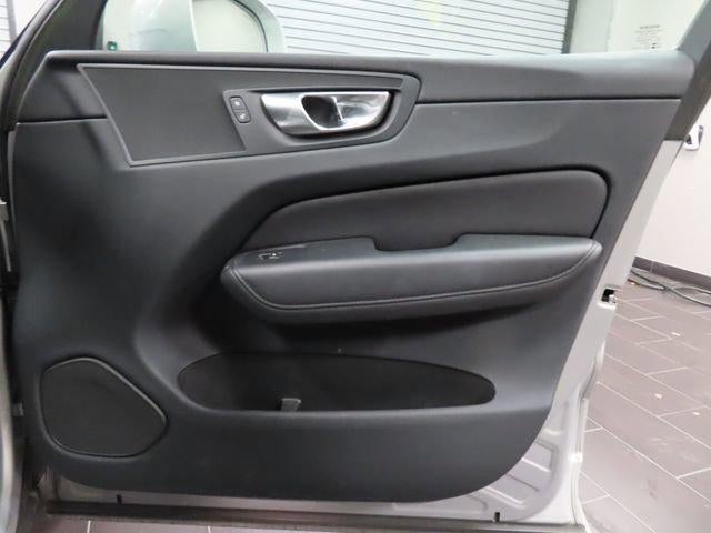 2023 Volvo XC60 Plus Bright Theme