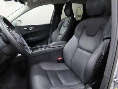 2023 Volvo XC60 Plus Bright Theme