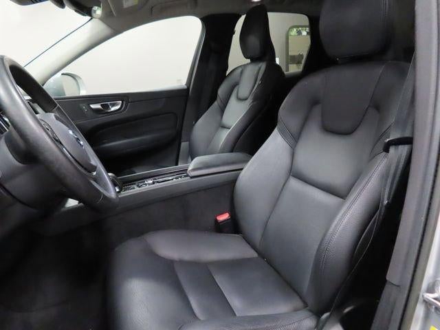 2023 Volvo XC60 Plus Bright Theme