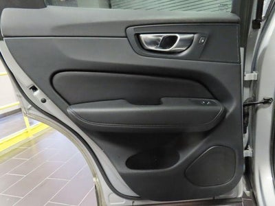 2023 Volvo XC60 Plus Bright Theme