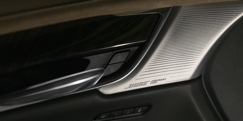 key features in Cadillac XT6